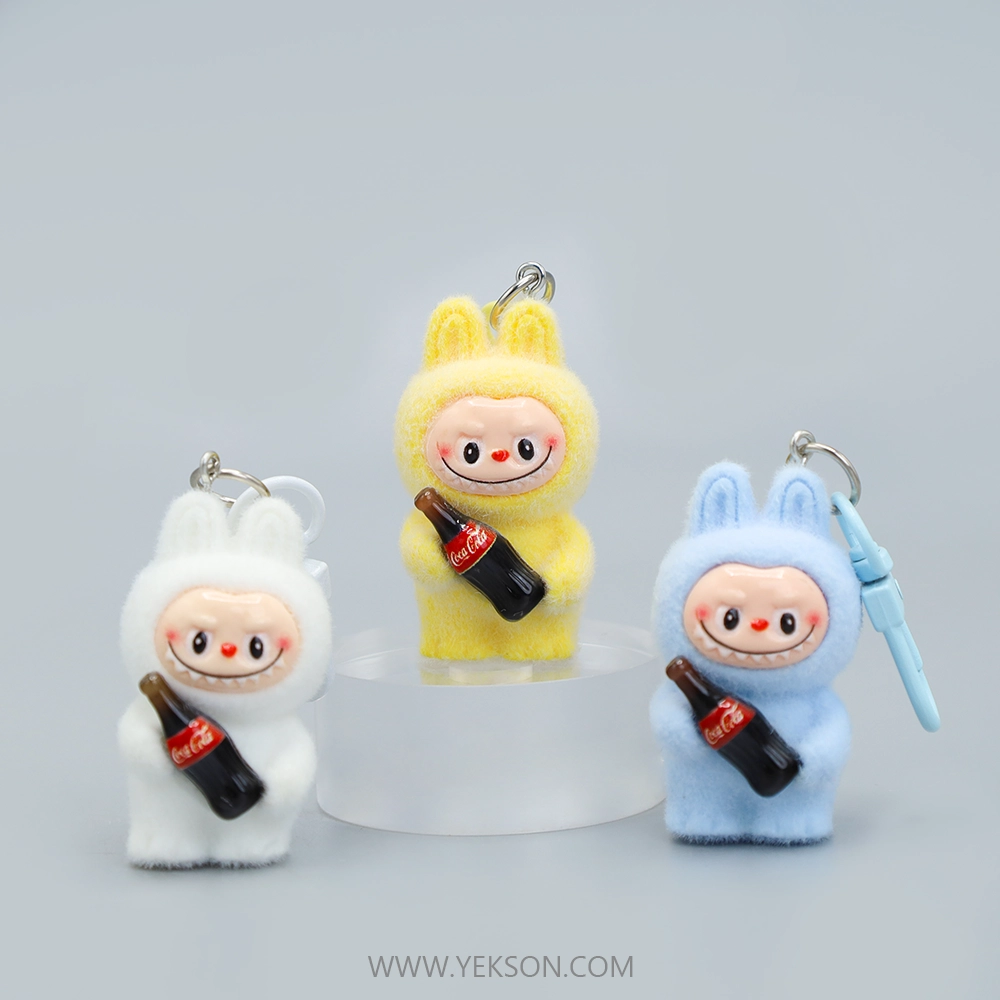 جاسوئیچی و آویز فانتزی لبوبو کوکاکولا