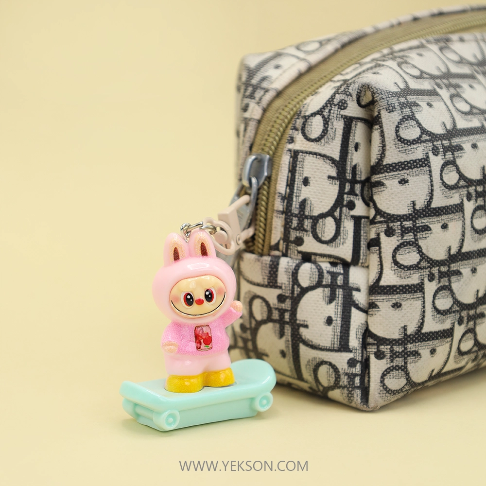 جاسوئیچی و آویز فانتزی لبوبو اسکیت سوار