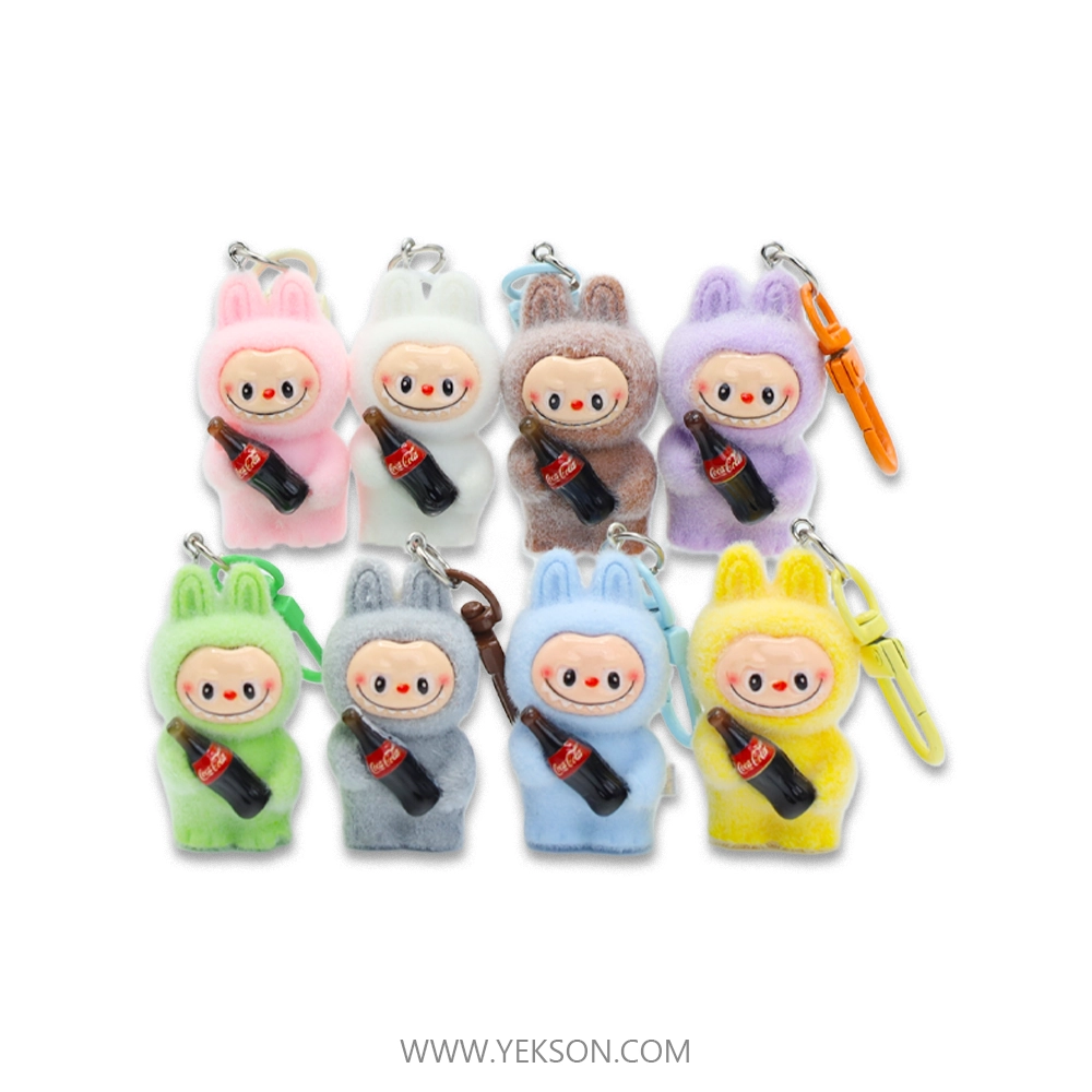 جاسوئیچی و آویز فانتزی لبوبو کوکاکولا